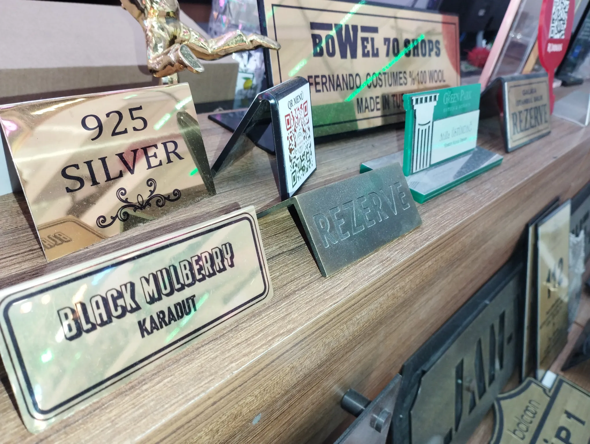 plaque signs